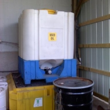 Avenger 275 Gallon IBC Holding Used Oil